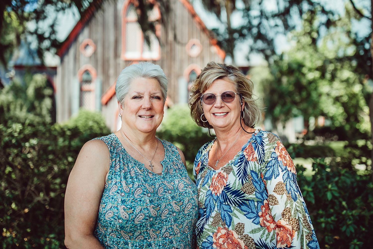 Members of the Church of the Cross posing in front of the Historic Campus